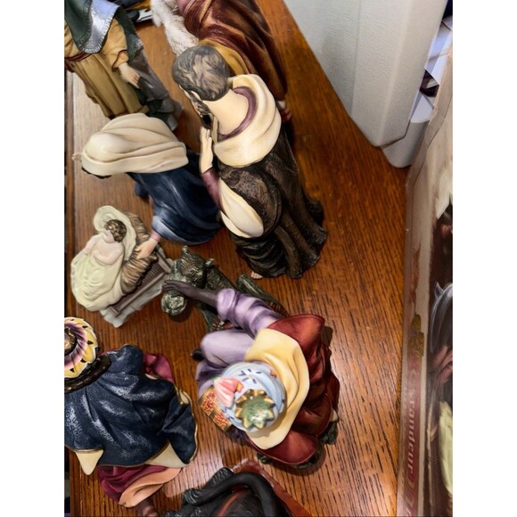 2002 Grandeur Noel MARY Nativity Christmas Figurine (Complete Set) lightly used - Picture 8 of 12